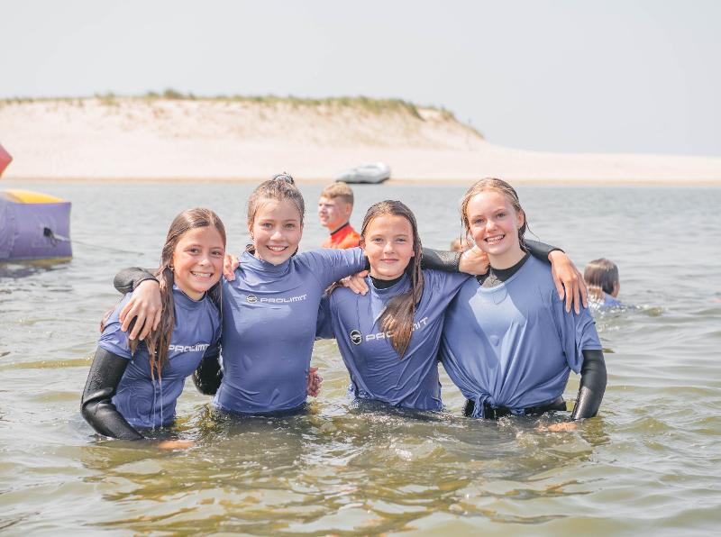 In het water op watersportvakantie