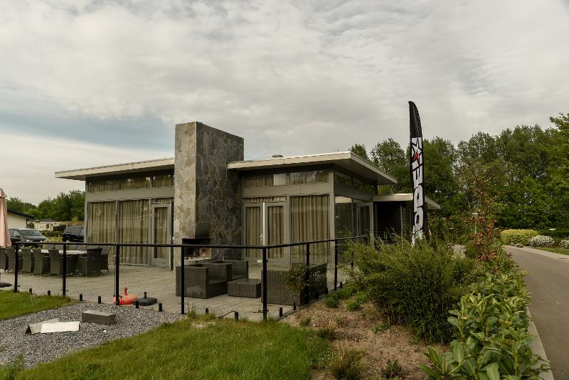 foto van de accommodatie op watersport kamp in de biesbosch