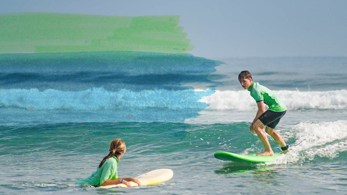 Tieners surfen in het buitenland.