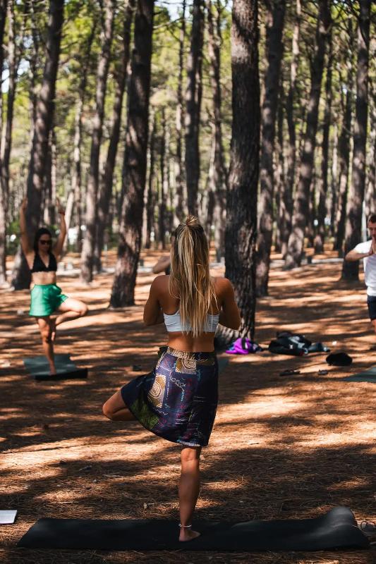 doe yoga tijdens een surfkamp Frankrijk 16 jaar