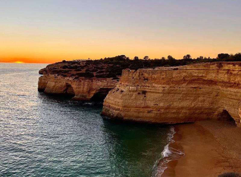 De kustlijn op jongerenreis naar Albufeira