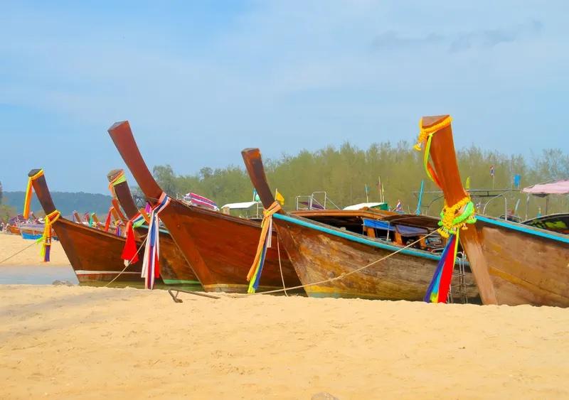 Indonesische bootjes op de foto tijdens een groepsreis Bali