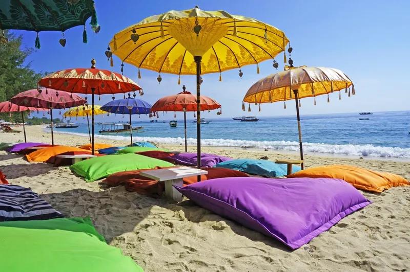 een mooi strand tijdens een groepsreis azie