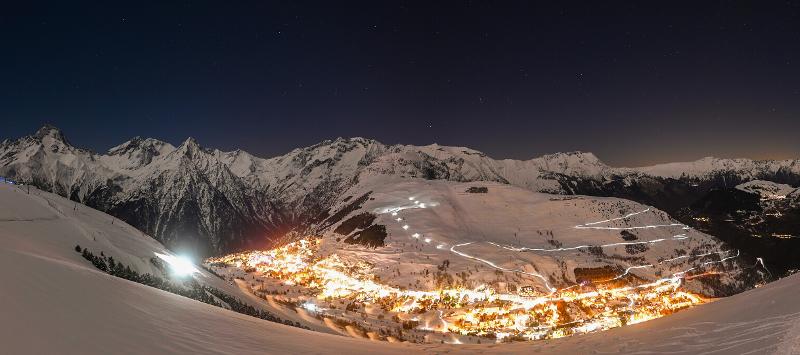 nacht tijdens een jongerenreis wintersport