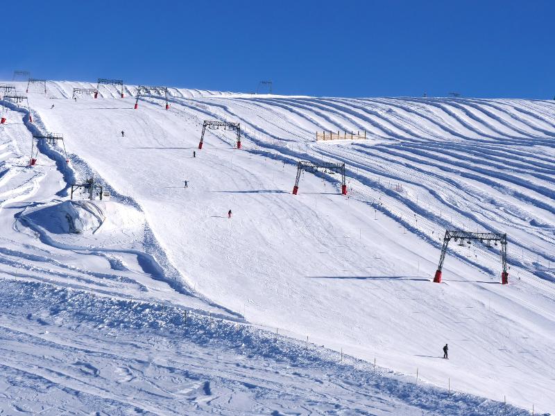 een piste tijdens een jongerenreis wintersport