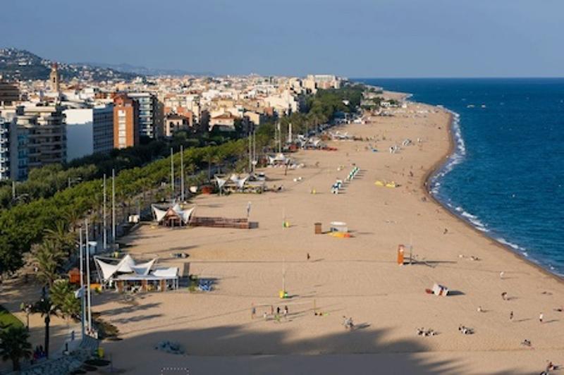 Het strand van Calella tijdens de jongerenreis
