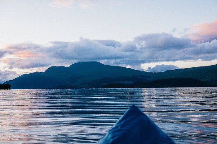 Een blauw uitzicht tijdens de jongerenreis in Zweden.