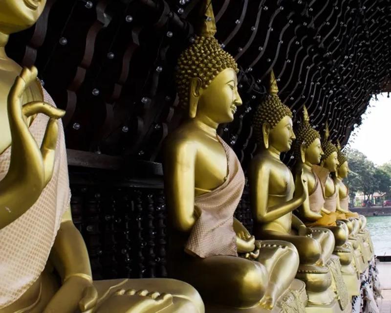 Bezoek van een tempel tijdens de groepsreis Sri Lanka