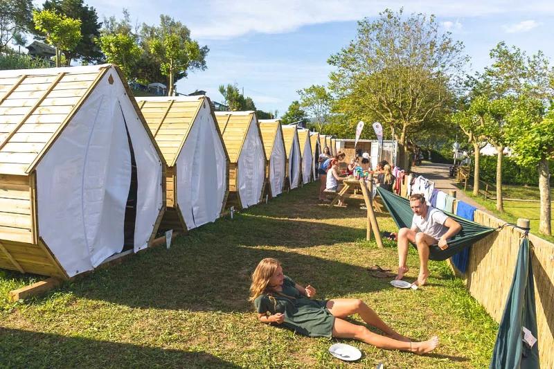 De sheddies op het surfkamp Zarautz
