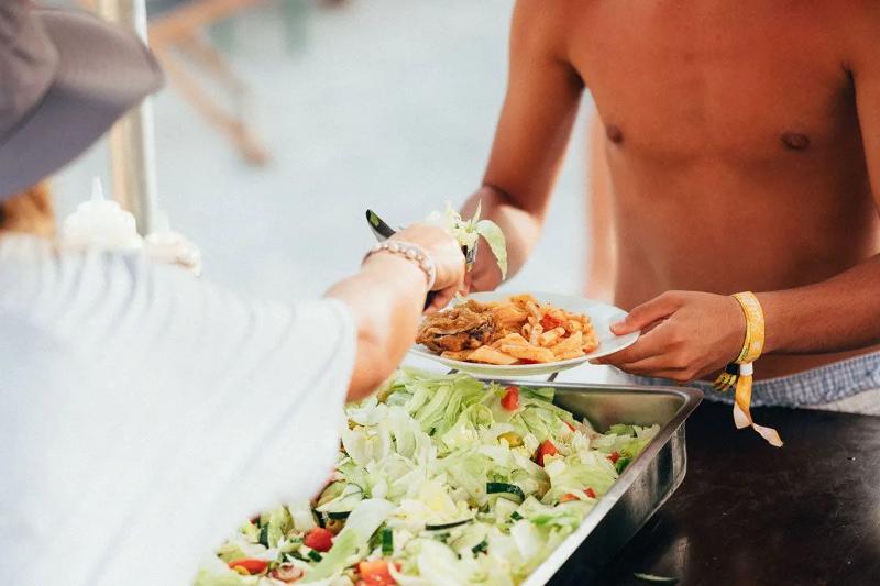 De salade op het surfkamp Zarautz