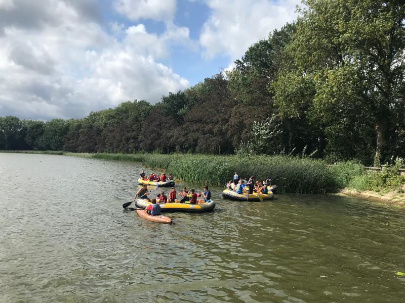 Raften tijdens het sportkamp