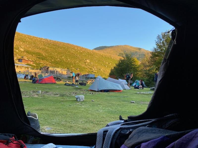 vue sur le campement de la tente en camp de vacances sud de la france 
