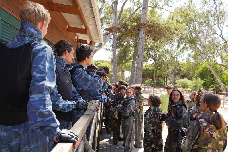 Mensen aan het paintballen tijdens de Groepsreizen Portugal