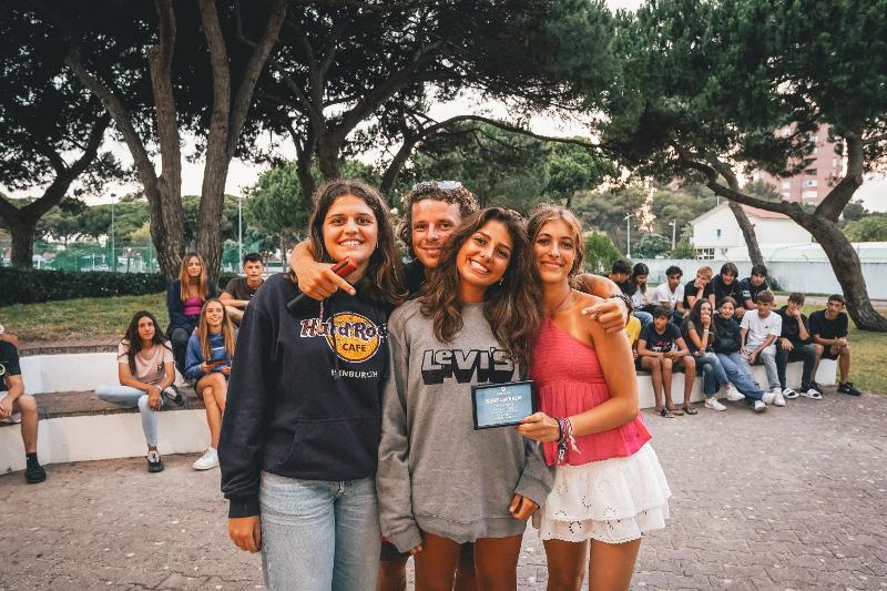 Kinderen op de foto tijdens de Groepsreizen Portugal