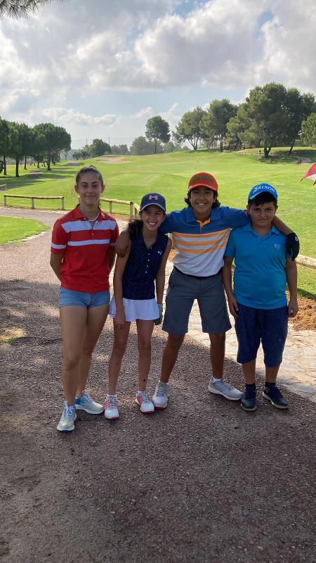 Golf spelen tijdens jongerenreis Spanje