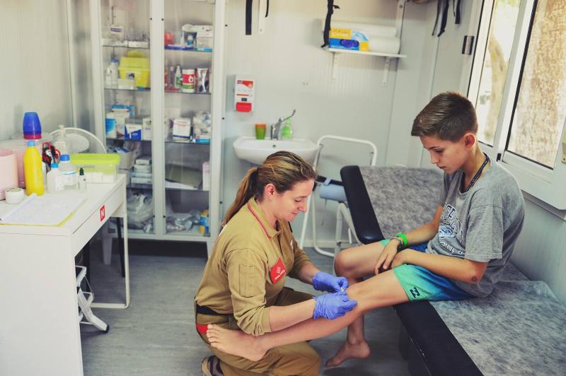 Pijn aan de knie bij de EHBO tijdens jongerenreis augustus