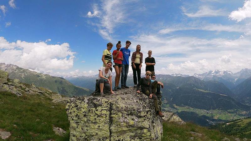 jeunes sur une falaise en séjour linguistique allemagne