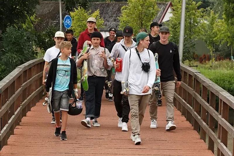 skateboarders in Nederland op skatekamp