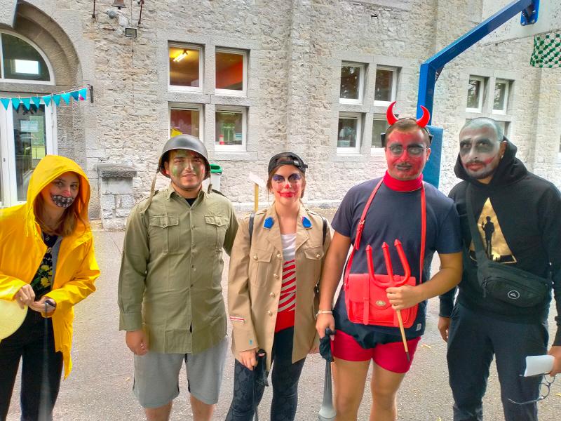 jeunes déguisés pour haloween en stage linguistique anglais belgique