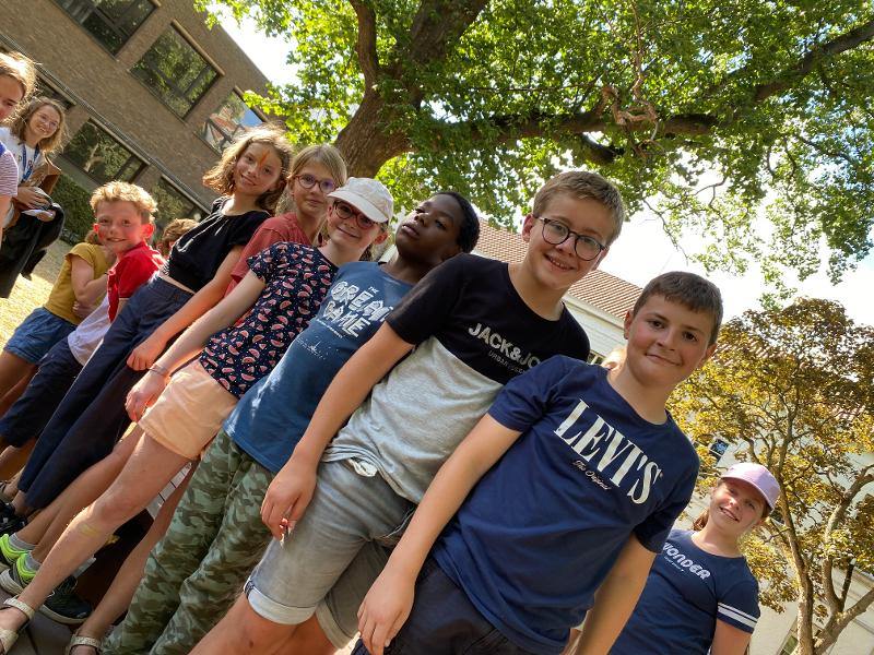 enfants dans le jardin en séjour linguistique anglais belgique