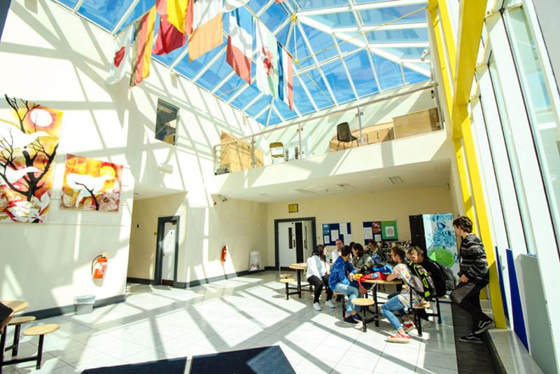 Cafetaria met leerlingen tijdens taalreis engels 