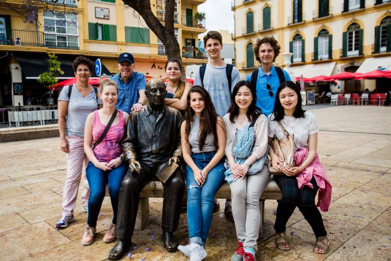 Een groep vrienden tijdens de taalreis Malaga