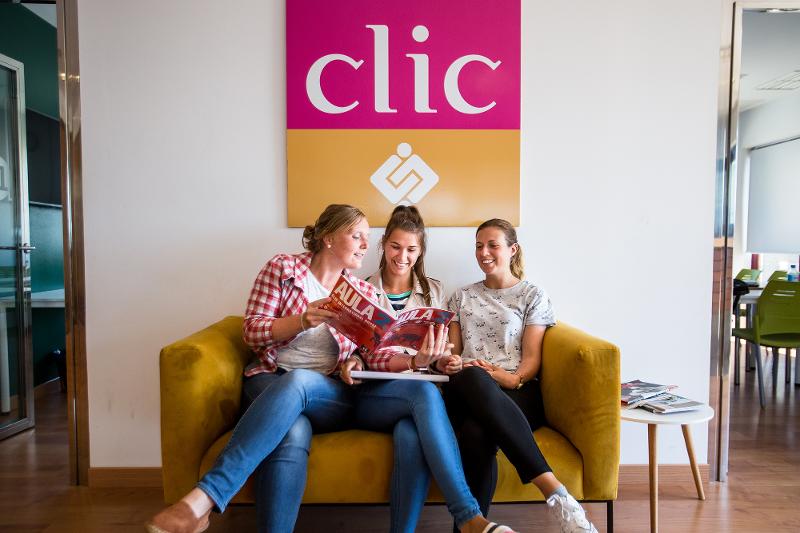 Leerlingen aan het studeren tijdens taalcursus Spaans Spanje