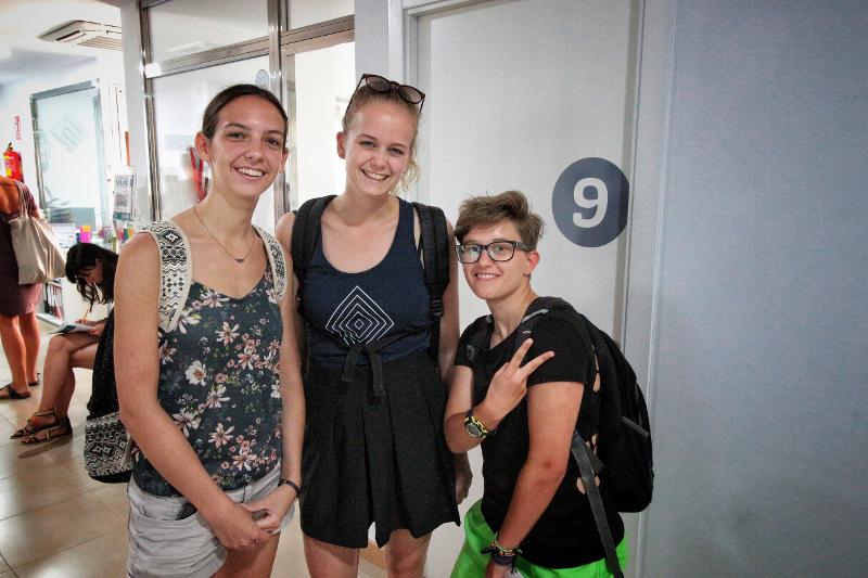 studenten hebben fun tijdens hun taalcursus spaans in spanje