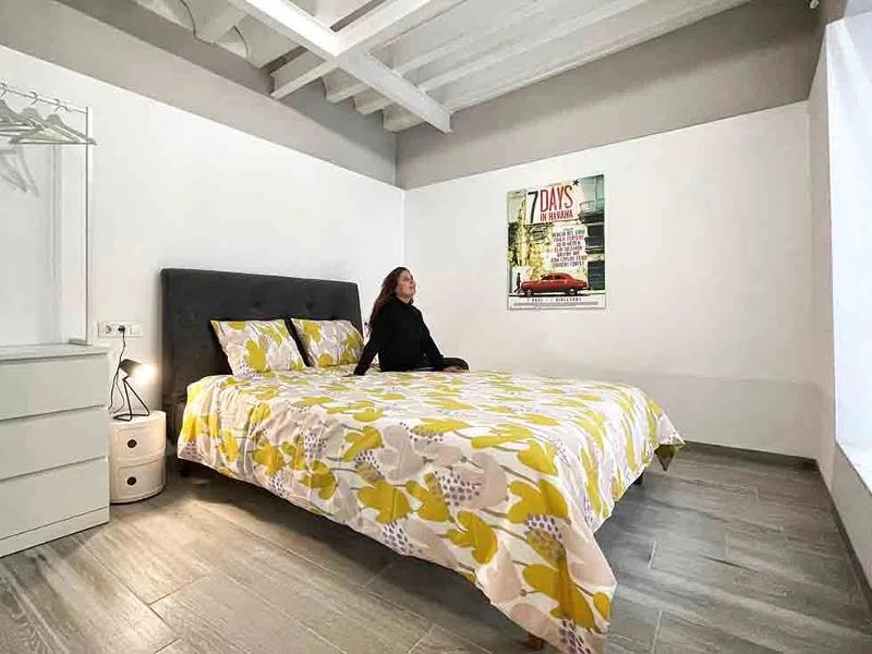 Slaapkamer met leerling op bed tijdens taalcursus Spaans Spanje