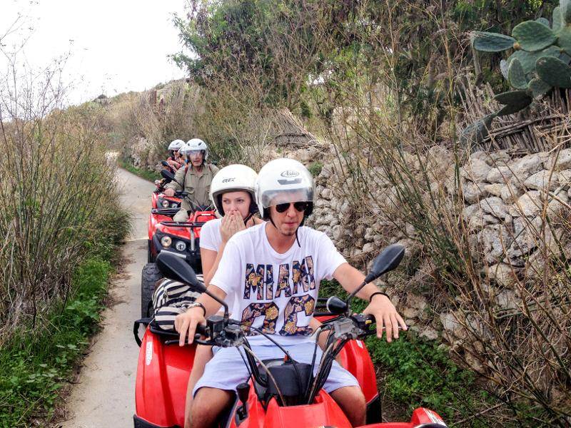 Quad rijden tijdens taalreis Malta