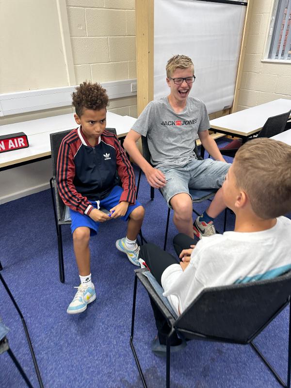 je speelt leuke spelletjes tijdens een engelse cursus in engeland