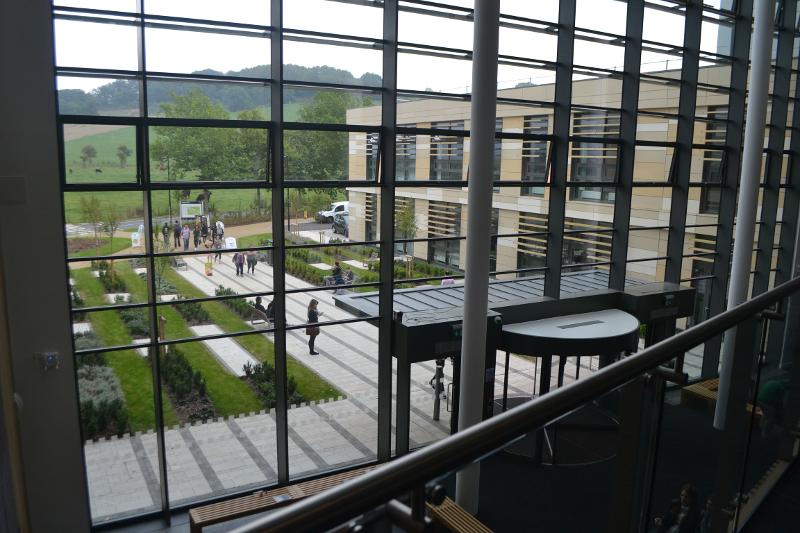 Uitzicht vanuit het schoolgebouw van de taalreis engels jeugd