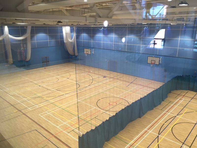 Grote binnensporthal tijdens de taalreis engels jeugd