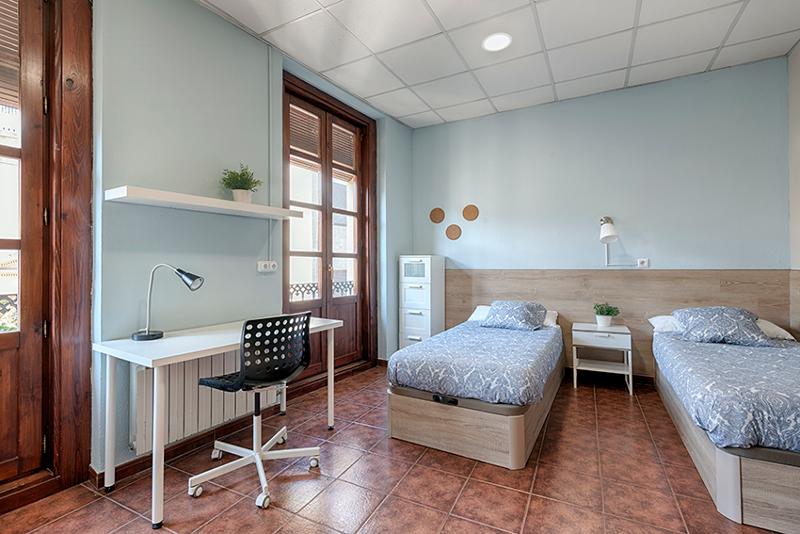 Slaapkamer voor twee tijdens jongeren vakantie spanje