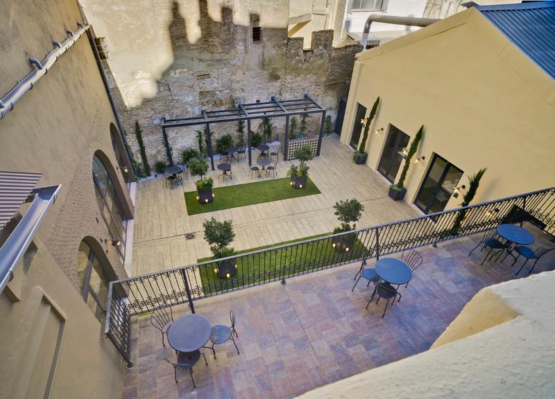 Terras van school tijdens jongeren vakantie spanje