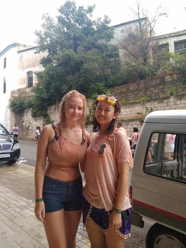 Twee meiden in Valencia tijdens jongeren vakantie spanje