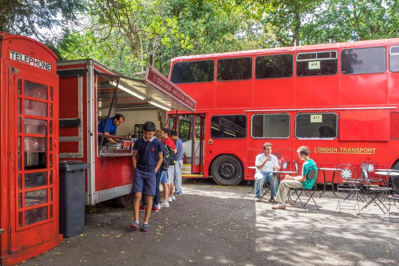 Typische bus van Londen tijdens een engelse taalreis