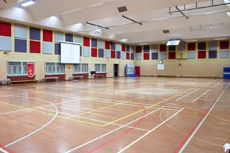 Grote sporthal tijdens de taalreis Engeland