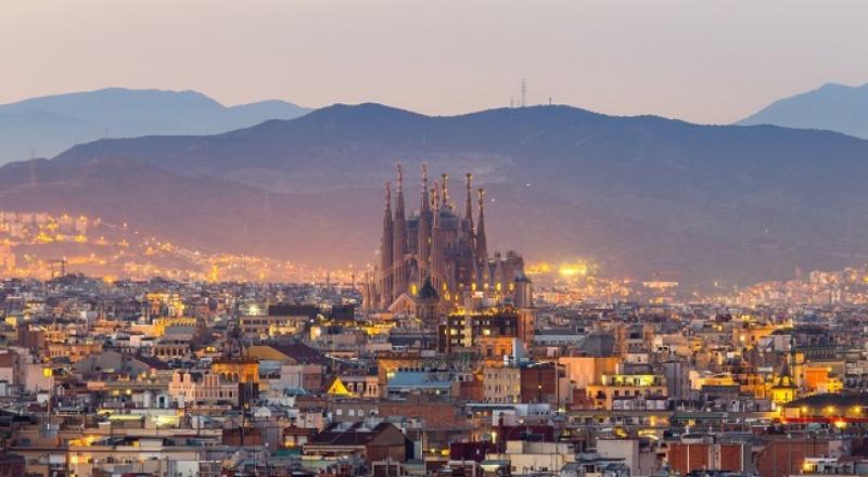 Sagrada Familia au coucher du soleil 