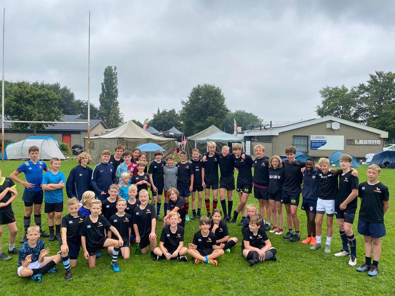 Groepsfoto deelnemers tijdens de Rugbykampen