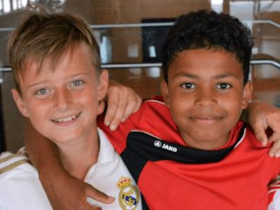 International Voetbalkamp vlakbij Venlo in Duitsland - Düsseldorf